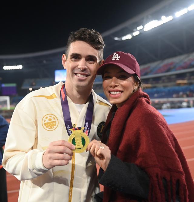 1733071841764072766.jpg (体育)(27)足球——足协杯决赛:上海海港队夺冠XxjpseC007810_20241123_PEPFN0A001.jpg